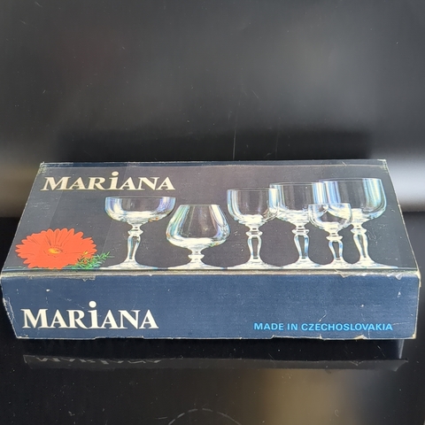 Набор из 6 рюмок на изящной ножке "Mariana", в родной упаковке, чешское хрустальное стекло, золочение, (объём -? мл), made in Czechoslovakia, винтаж времен СССР 1970-1990 гг