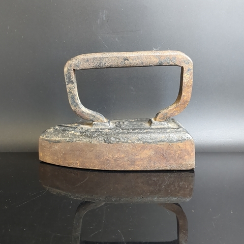 Нагревательный утюг винтажный, чугун, СССР, 1940-1960 гг.