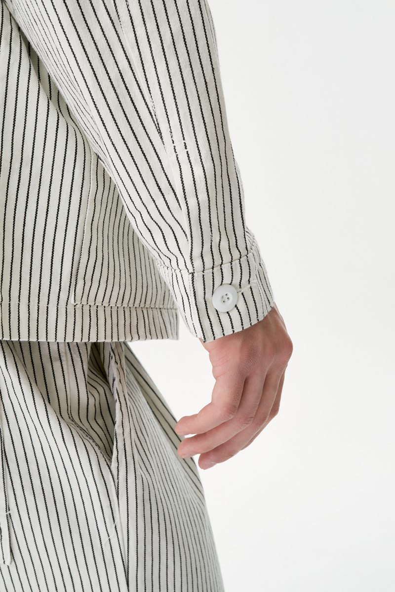 Белый костюм в полоску Normie