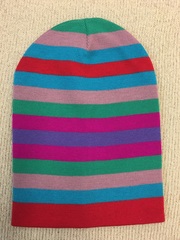 Зимняя двухслойная удлиненная шапочка бини c полосками. Зелено-бирюзово, розово-малиновые полоски одинакового размера.