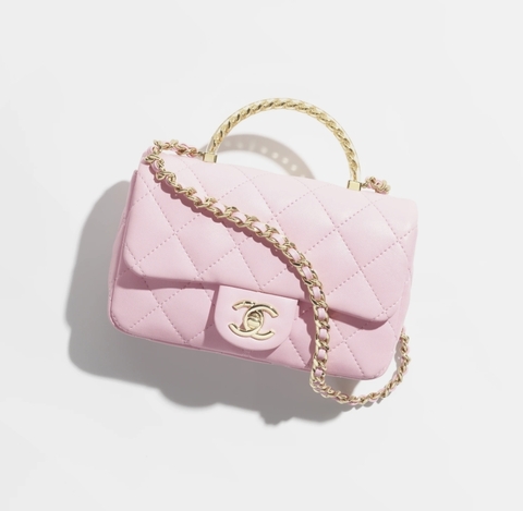 Стеганая мини-сумка Chanel с золотой ручкой