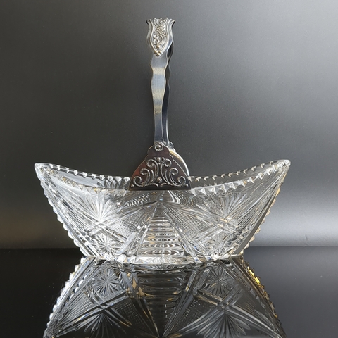 Ваза конфетница ладья с металлической ручкой, хрустальная, алмазная грань, геометрический узор, винтаж СССР 1970-1990 гг
