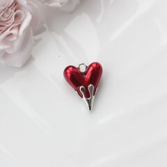 УЦЕНКА!!! Подвеска Сердце с красной эмалью, 25*20 мм, родий, У029