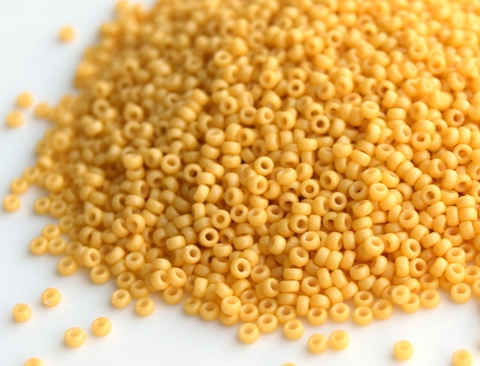 15/0 RR-4452 Duracoat Opaque Banana