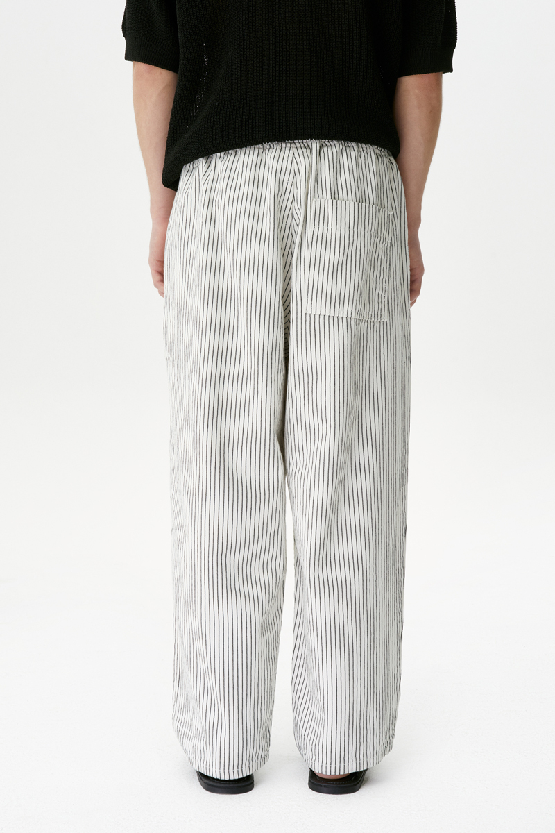 Белый костюм в полоску Normie