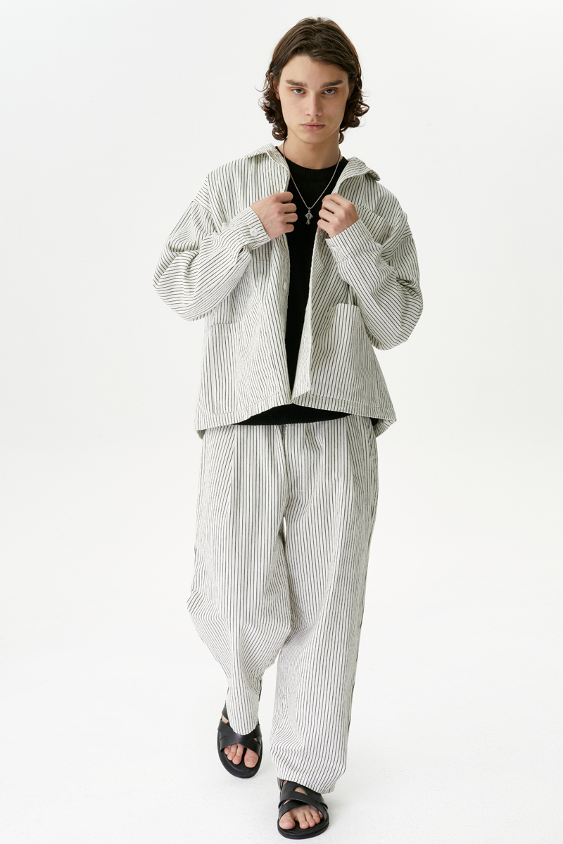 Белый костюм в полоску Normie