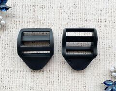 Пряжка-крыло 3-х щелевая, пластик, 2 см, 2,54 гр, чёрный