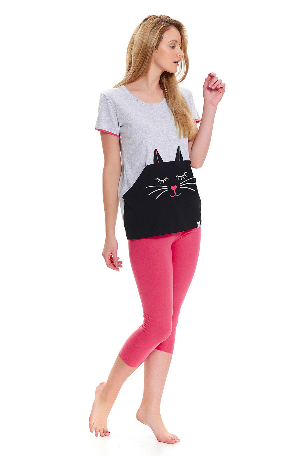 Серая футболка с котом и бриджи розового цвета