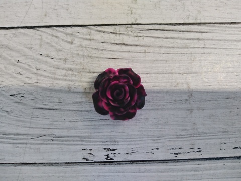 роза цвет розово-черный 2см
