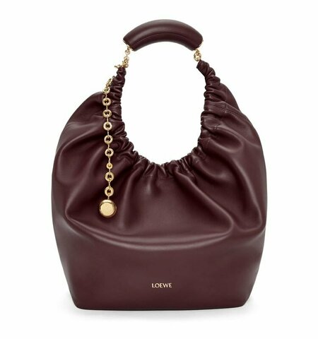 Сумка Loewe Squeeze среднего размера из кожи ягненка наппа бордовый