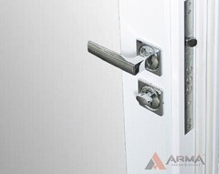 Входная белая металлическая дверь  Нео Вайт 22 эмаль белая RAL 9003, без текстуры (фурнитура ХРОМ блестящий)