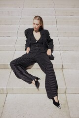 БРЮКИ НА КОМФОРТНОЙ РЕЗИНКЕ С КАРМАНАМИ