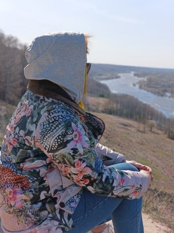 Tatiana in a jacket with leopards, the photo was taken on Bald Mountain.