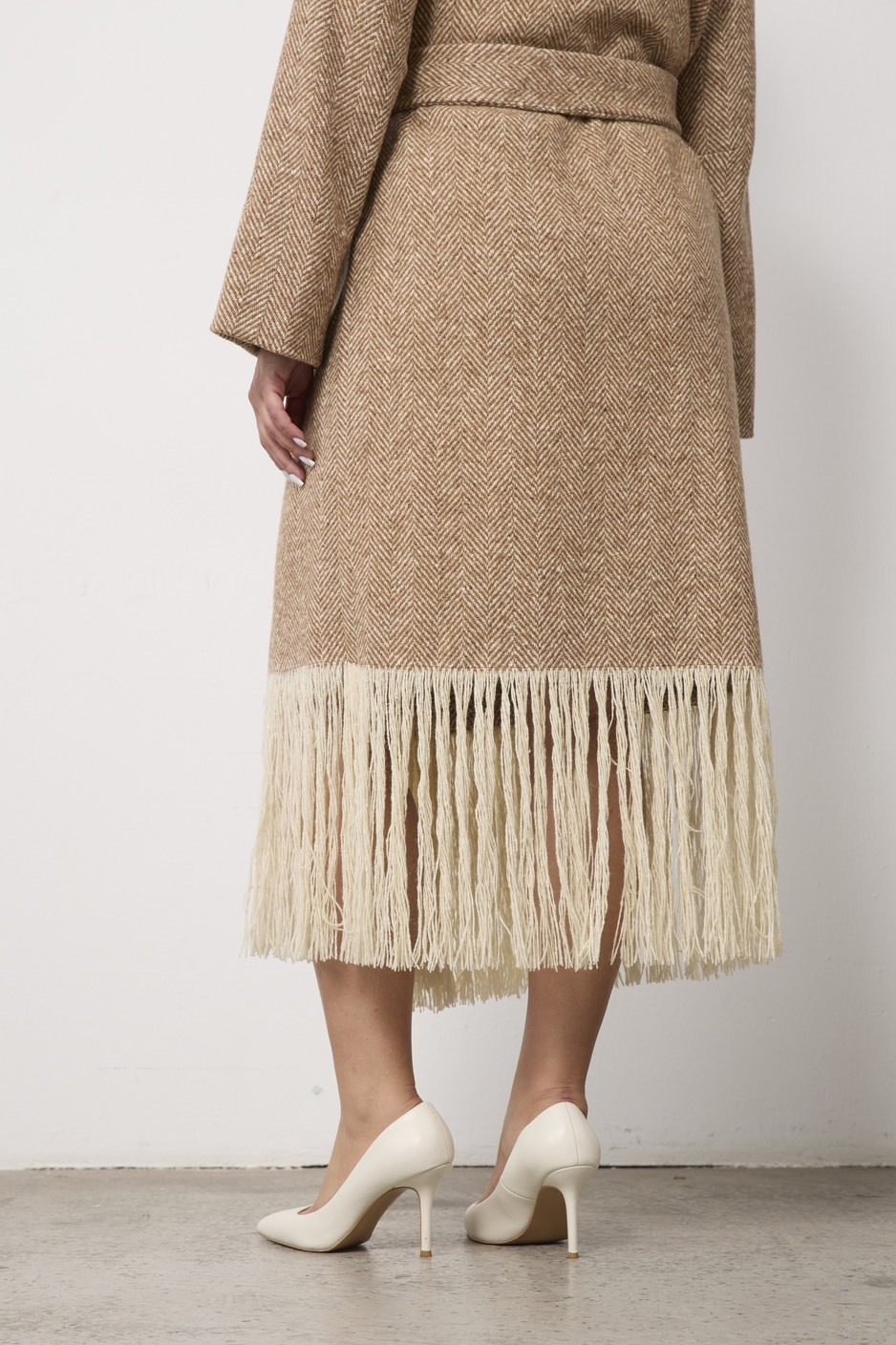 Пальто с бахромой в елочку