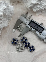 Пуговицы серебристые с синими камнями стразами