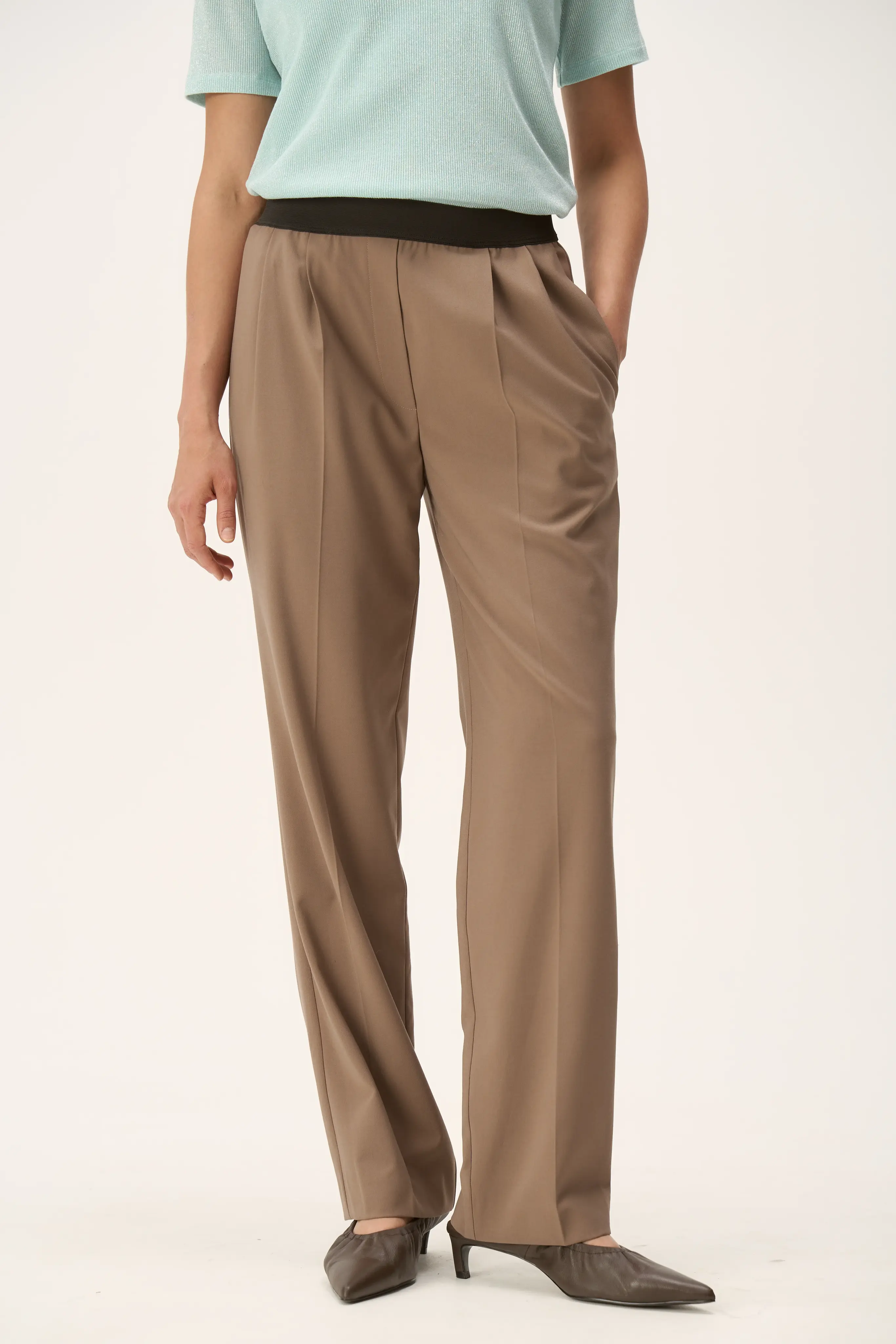 Свободные брюки прямого кроя