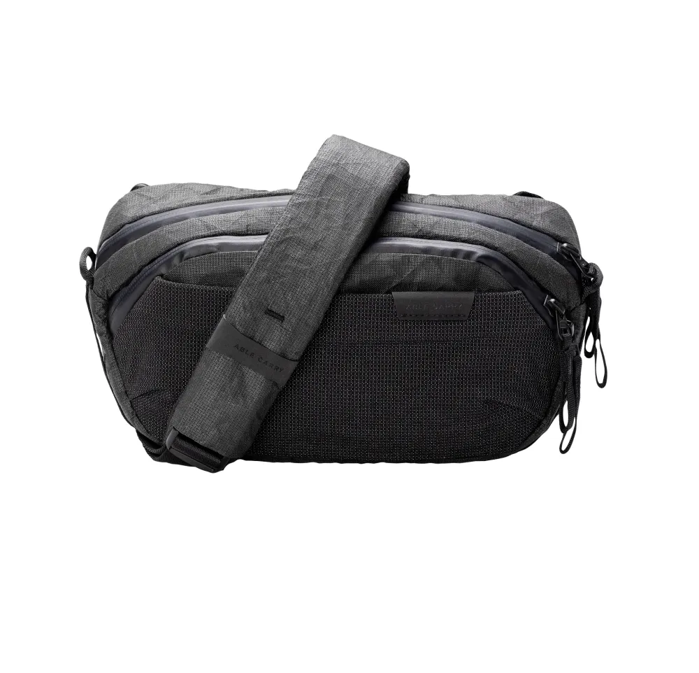 Купить сумку Able Carry Core Sling Mini 1.5L онлайн с бесплатной