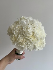 Свадебный букет из гортензии и диантусов