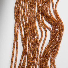 Спессартин (оранжевый гранат), куб 2,3мм, микроогранка