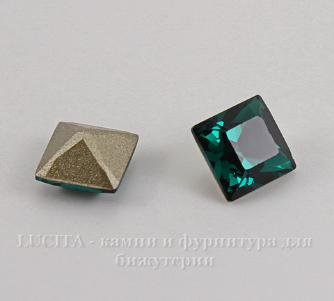 4428 Ювелирные стразы Сваровски Emerald (8х8 мм)