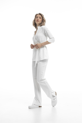 Костюм блуза на запах и брюки с разрезами