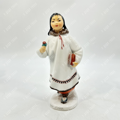 Фарфоровая статуэтка 