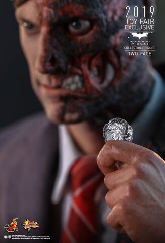 Фигурка Двуликий масштаб 1/6 Бэтмен Темный Рыцарь Эксклюзив HotToys