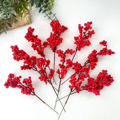 Ягоды Красные, искусственные на ветке 19 см., 5-8 мм., набор 10 шт.