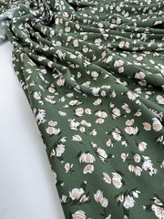 Вискоза штапель Лютики на зеленом фоне