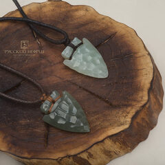 Оберег "Стрела". Нефрит "морская волна"