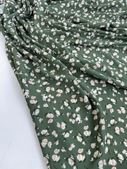 Вискоза штапель Лютики на зеленом фоне