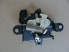 замок капота Geely MK Cross  1018011471