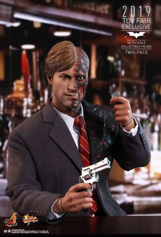 Фигурка Двуликий масштаб 1/6 Бэтмен Темный Рыцарь Эксклюзив HotToys