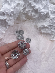 Пуговицы серебристые с квадратными деталями и прозрачной серой эмалью с блестками