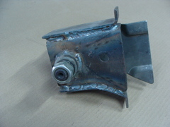 кронштейн рессоры передний УАЗ 3962 левый с осью  3962-00-2902441-00