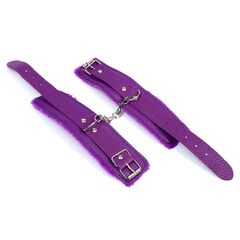 Фиолетовые наручники с меховой подкладкой - 