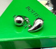55166 Серьги КАПЛИ Small Drop Earrings BOTTEGA VENETA lux, цвет белое золото