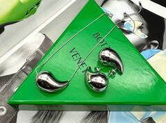 55166 Серьги КАПЛИ Small Drop Earrings BOTTEGA VENETA lux, цвет белое золото