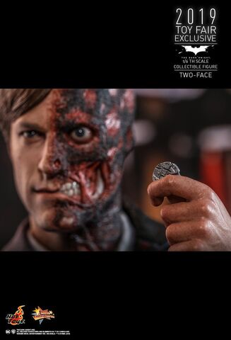 Фигурка Двуликий масштаб 1/6 Бэтмен Темный Рыцарь Эксклюзив HotToys