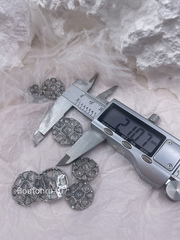 Пуговицы серебристые с квадратными деталями и прозрачной серой эмалью с блестками