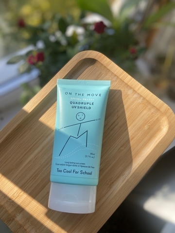 Солнцезащитный крем на стабильных химических фильтрах Too Cool For School On The Move Quadruple UV Shield SPF50+ PA++++ 80 мл