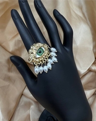 83507- Кольцо EYE green style by Schiaparelli с подвесками из жемчуга