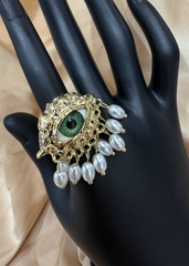 83507- Кольцо EYE green style by Schiaparelli с подвесками из жемчуга