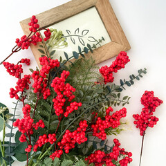 Ягоды Красные, искусственные на ветке 19 см., 5-8 мм., набор 10 шт.