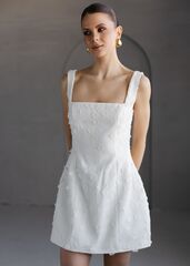 Платье из твида на лямках мини молочное с цветами