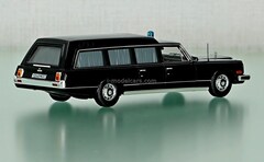 ZIL-41042 Ambulance 1986 DIP 1:43