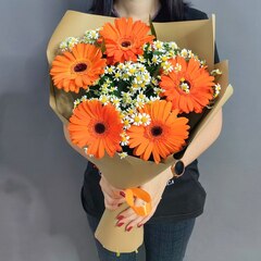 Букет из гербер и ромашек