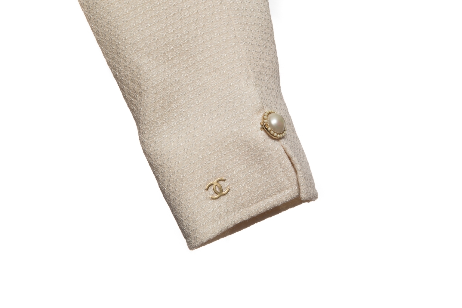 Изысканный удлиненный жакет из твида кремового цвета от Chanel, 38 размер.