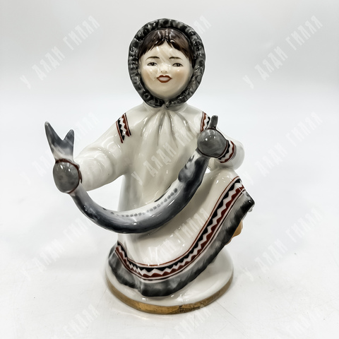 Фарфоровая статуэтка 