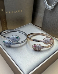 braslet-dve-zmei-kollekciya-serpenti-s-cirkonami-v-kachestve-vgold